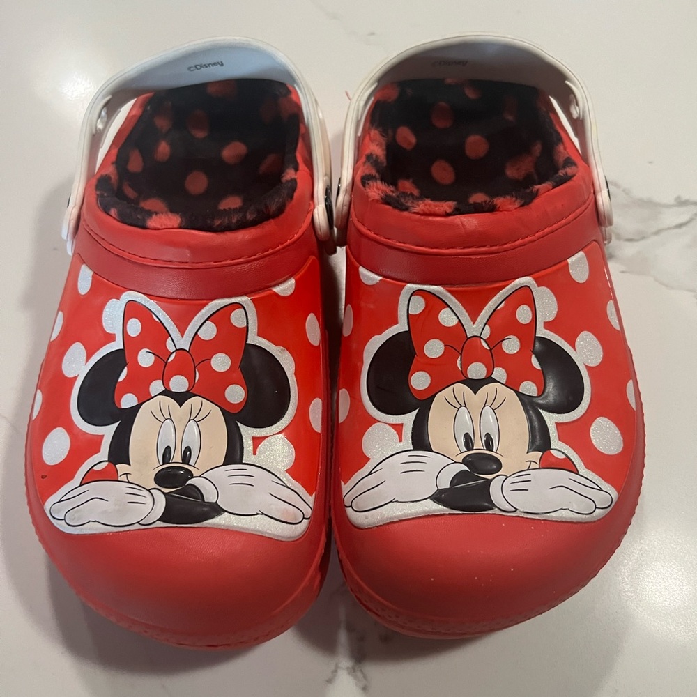 Girls Minnie Mouse Crocs.